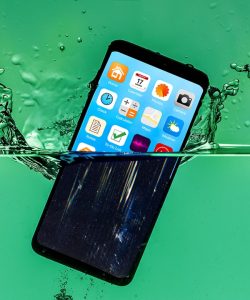 What-to-Do-When-Your-Phone-Gets-Submerged-in-Water
